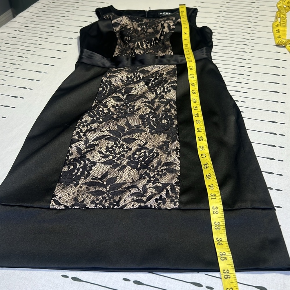 BCBG Paris black lace Sheath Dress Cocktail. Size 2 - Picture 7 of 8